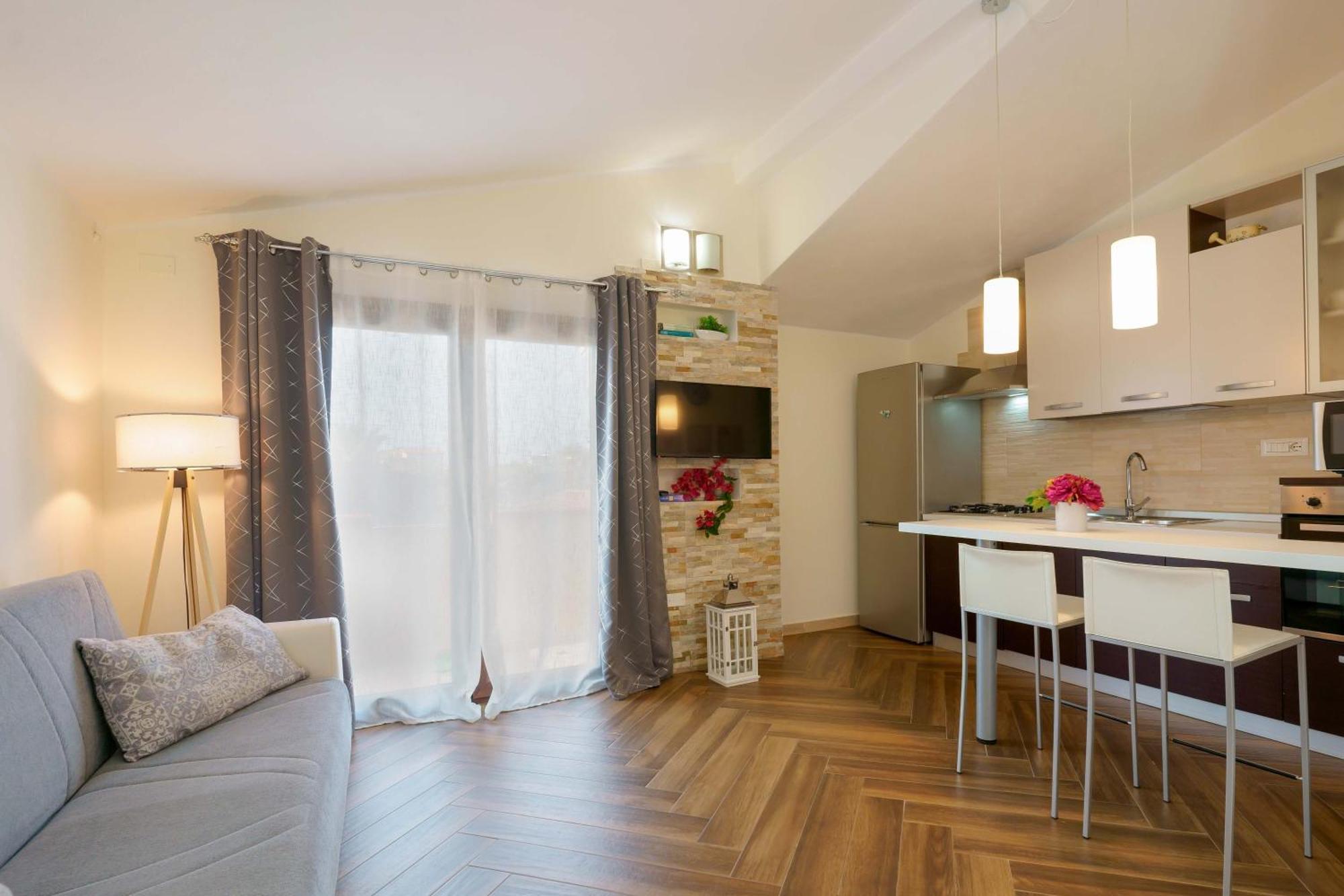 Exclusive Use Swimming Pool Available From June To September Holiday home