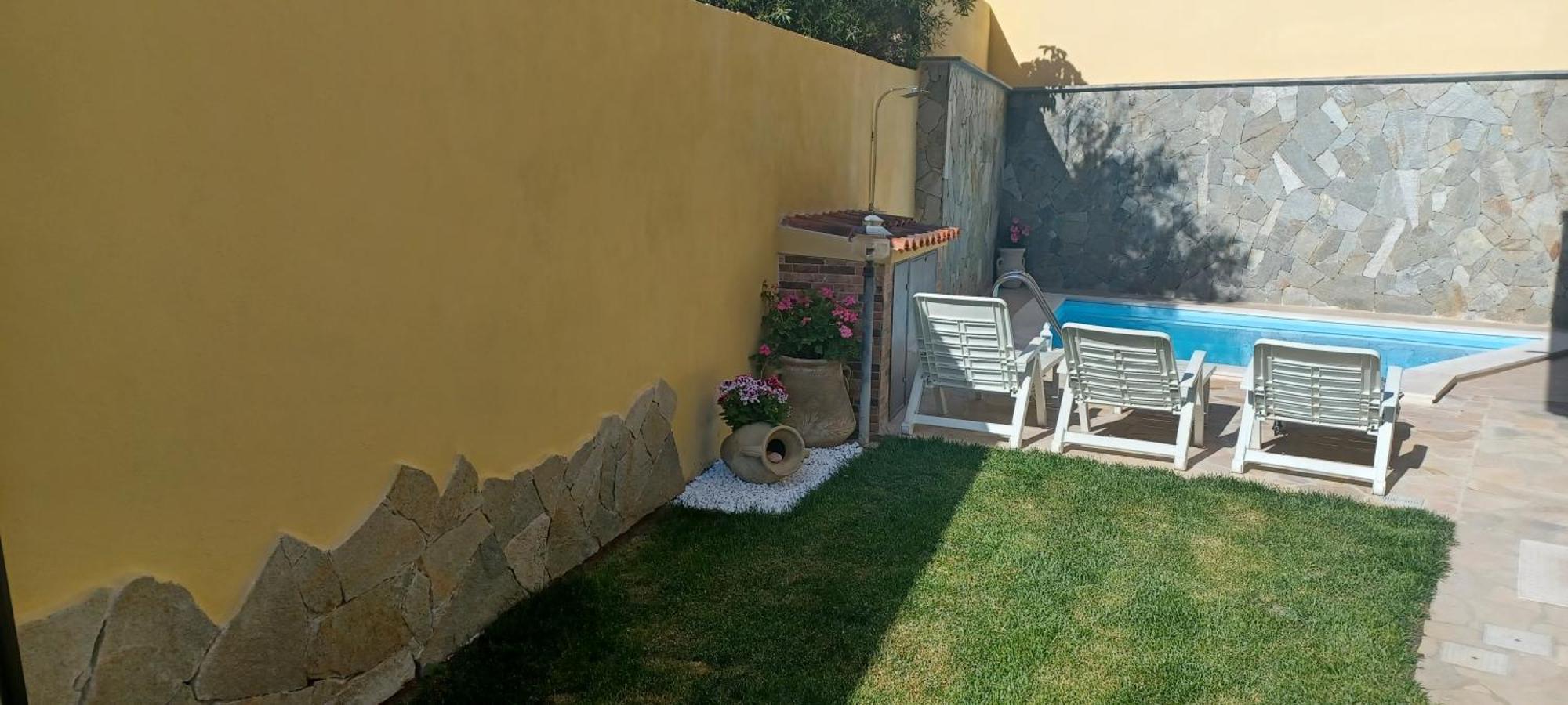 Exclusive Use Swimming Pool Available From June To September Holiday home